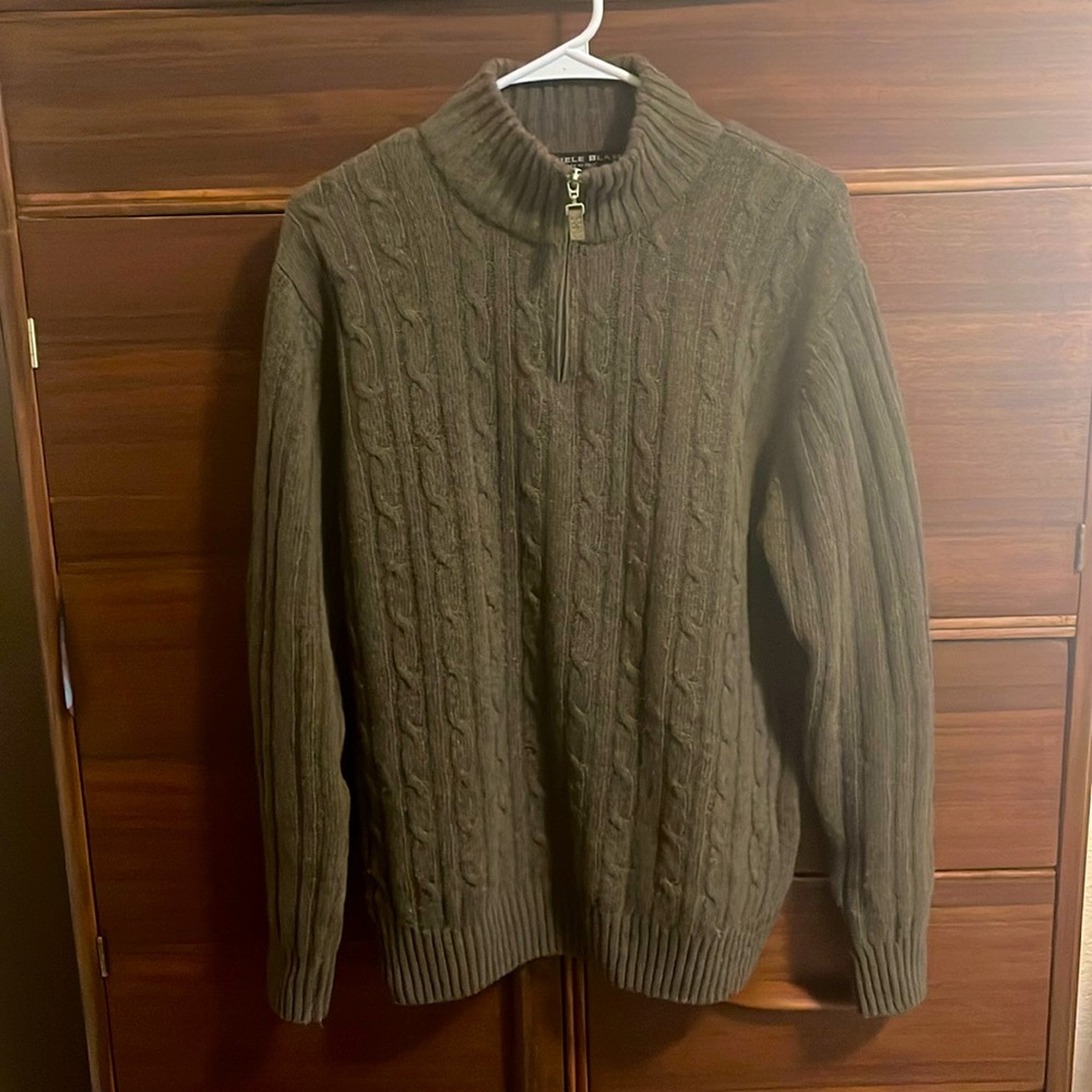 Men’s sweater medium